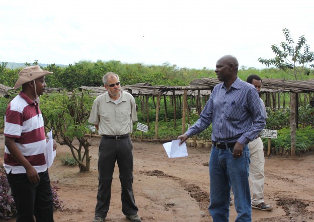 Dr Leon Nabahungu (Rwanda Agricultural Board), Research Program Manager Tony Bartlett (ACIAR) & Dr Athanase Mukuralinda (ICRAF)
